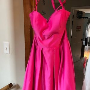 Blondie nites w/tie-back. It says 9 on tag but fits like a women 4. worn once.